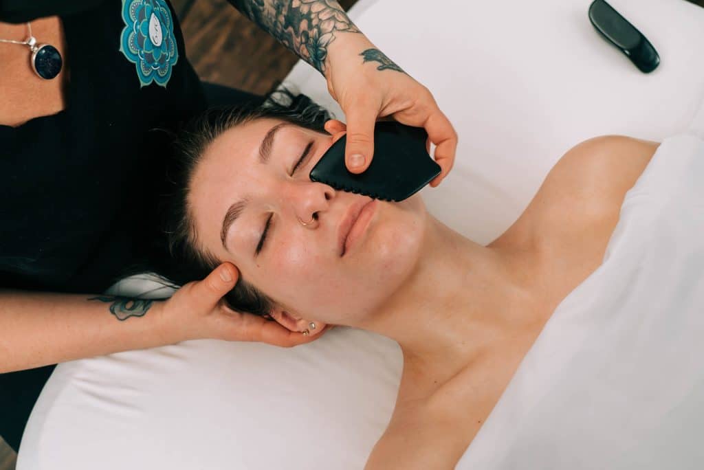 Facial Gua Sha Broad Cheek Stroke